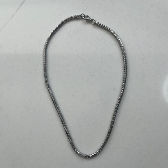 Silver color chevron chain necklace - Picture 2 of 5